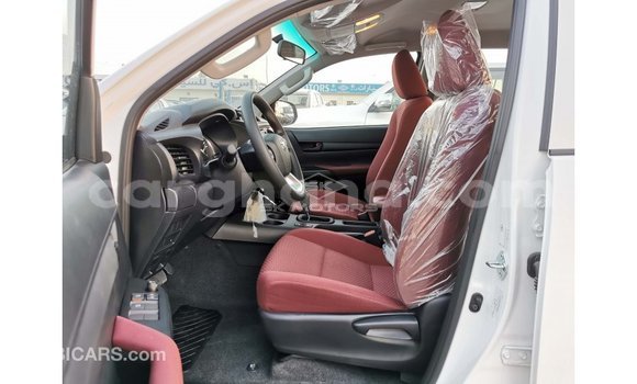Ra Imported Toyota Hilux funfun Ọkọ̀ in Import - Dubai ni Ashanti Ra Imported Toyota Hilux funfun Ọkọ̀ in Import - Dubai ni Ashanti