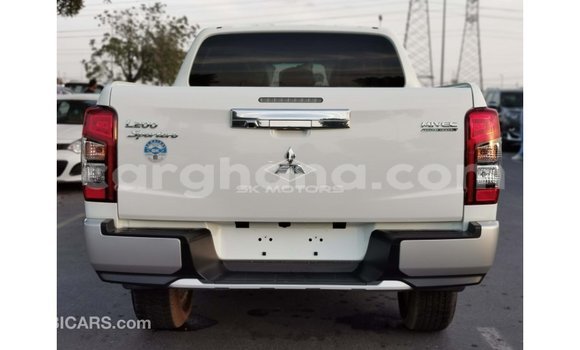 Ra Imported Mitsubishi L200 funfun Ọkọ̀ in Import - Dubai ni Ashanti Ra Imported Mitsubishi L200 funfun Ọkọ̀ in Import - Dubai ni Ashanti