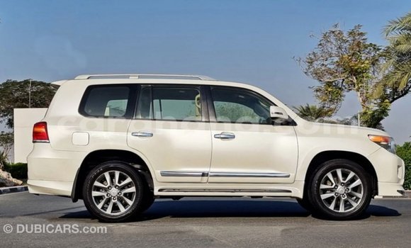 Ra Imported Toyota Land Cruiser funfun Ọkọ̀ in Import - Dubai ni Ashanti Ra Imported Toyota Land Cruiser funfun Ọkọ̀ in Import - Dubai ni Ashanti