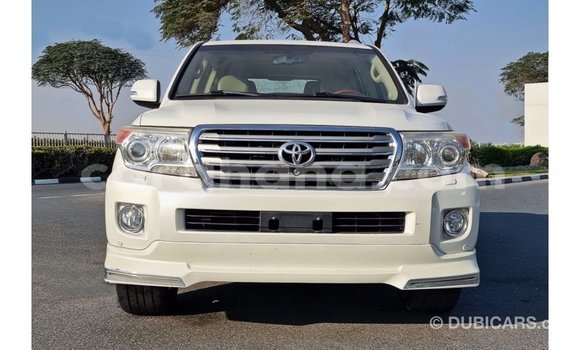 Ra Imported Toyota Land Cruiser funfun Ọkọ̀ in Import - Dubai ni Ashanti Ra Imported Toyota Land Cruiser funfun Ọkọ̀ in Import - Dubai ni Ashanti