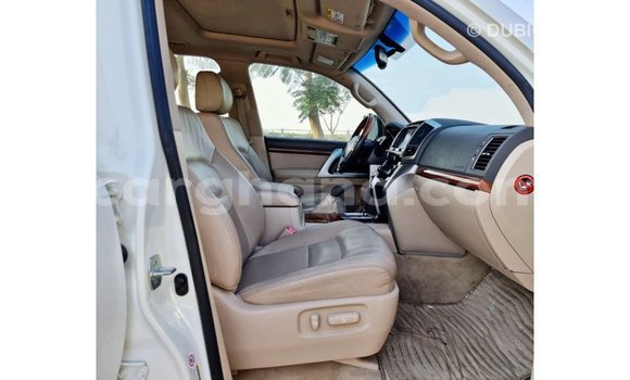 Ra Imported Toyota Land Cruiser funfun Ọkọ̀ in Import - Dubai ni Ashanti Ra Imported Toyota Land Cruiser funfun Ọkọ̀ in Import - Dubai ni Ashanti