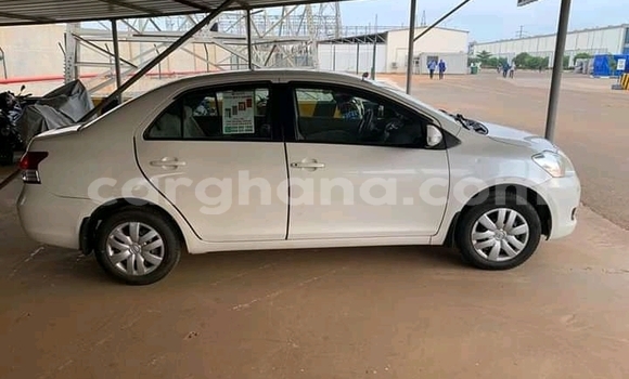Ra Àlòkù Toyota Belta funfun Ọkọ̀ in Accra ni Greater Accra