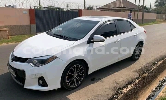 Ra Àlòkù Toyota Corolla funfun Ọkọ̀ in Accra ni Greater Accra
