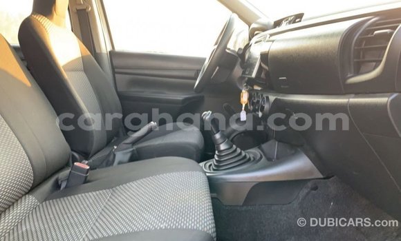 Ra Imported Toyota Hilux funfun Ọkọ̀ in Import - Dubai ni Ashanti Ra Imported Toyota Hilux funfun Ọkọ̀ in Import - Dubai ni Ashanti