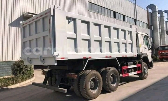 Buy Used Howo Sinotruck White Truck in Accra in Greater Accra