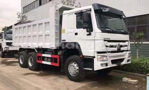 Ra Àlòkù Howo Sinotruck funfun Ọkọ̀ akẹ́rù ńlá in Accra ni Greater Accra Ra Àlòkù Howo Sinotruck funfun Ọkọ̀ akẹ́rù ńlá in Accra ni Greater Accra