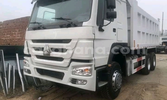 Ra Àlòkù Howo Sinotruck funfun Ọkọ̀ akẹ́rù ńlá in Accra ni Greater Accra Ra Àlòkù Howo Sinotruck funfun Ọkọ̀ akẹ́rù ńlá in Accra ni Greater Accra