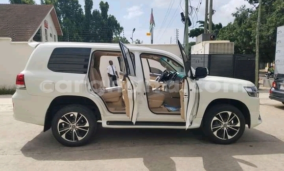 Buy Used Toyota Land Cruiser White Car in Accra in Greater Accra Buy Used Toyota Land Cruiser White Car in Accra in Greater Accra