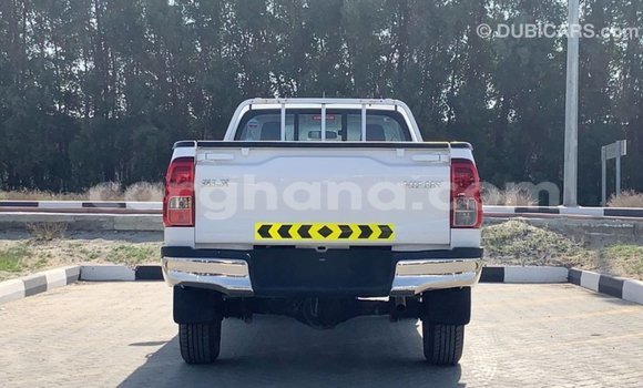 Sayi Imported Toyota Hilux White Mota in Import - Dubai a Ashanti Sayi Imported Toyota Hilux White Mota in Import - Dubai a Ashanti