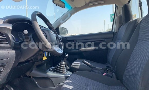 Sayi Imported Toyota Hilux White Mota in Import - Dubai a Ashanti Sayi Imported Toyota Hilux White Mota in Import - Dubai a Ashanti