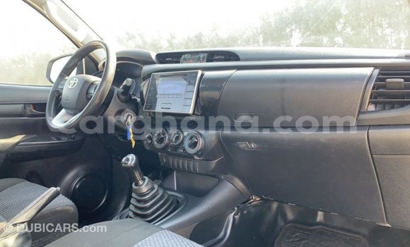 Sayi Imported Toyota Hilux White Mota in Import - Dubai a Ashanti Sayi Imported Toyota Hilux White Mota in Import - Dubai a Ashanti