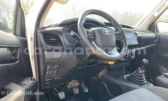 Sayi Imported Toyota Hilux White Mota in Import - Dubai a Ashanti Sayi Imported Toyota Hilux White Mota in Import - Dubai a Ashanti