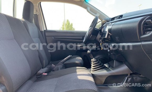 Sayi Imported Toyota Hilux White Mota in Import - Dubai a Ashanti Sayi Imported Toyota Hilux White Mota in Import - Dubai a Ashanti