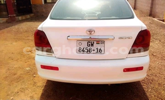 Sayi Na hannu Toyota Echo White Mota in Accra a Greater Accra Sayi Na hannu Toyota Echo White Mota in Accra a Greater Accra