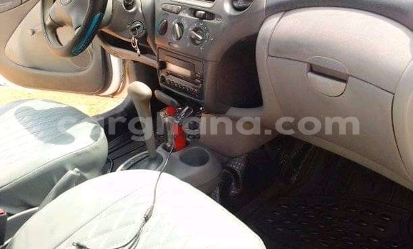 Sayi Na hannu Toyota Echo White Mota in Accra a Greater Accra Sayi Na hannu Toyota Echo White Mota in Accra a Greater Accra
