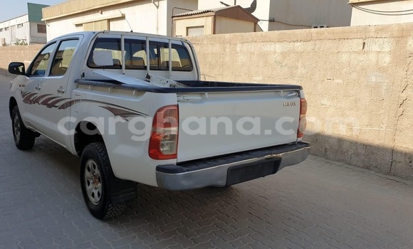 Buy Used Toyota Hilux White Car in Sekondi–Takoradi Metropolitan in Western Buy Used Toyota Hilux White Car in Sekondi–Takoradi Metropolitan in Western