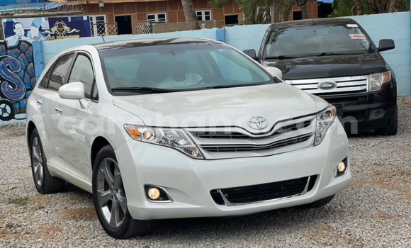 Ra Àlòkù Toyota Venza funfun Ọkọ̀ in Tema ni Greater Accra