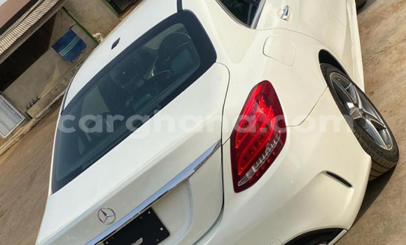 Sayi Na hannu Mercedes‒Benz C–Class White Mota in Tema a Greater Accra Sayi Na hannu Mercedes‒Benz C–Class White Mota in Tema a Greater Accra