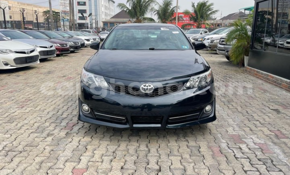 Ra Àlòkù Toyota Camry Black Ọkọ̀ in Tema ni Greater Accra