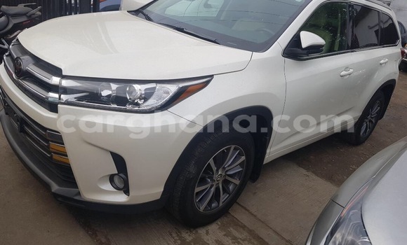 Buy Used Toyota Highlander White Car in Tema in Greater Accra Buy Used Toyota Highlander White Car in Tema in Greater Accra