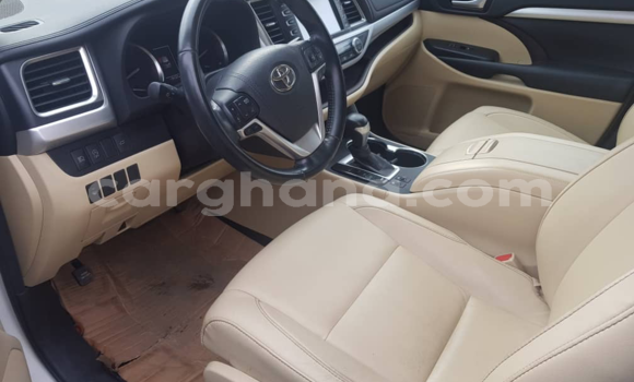 Buy Used Toyota Highlander White Car in Tema in Greater Accra Buy Used Toyota Highlander White Car in Tema in Greater Accra
