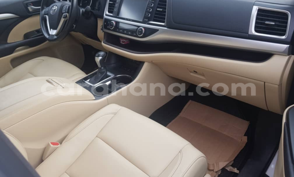 Buy Used Toyota Highlander White Car in Tema in Greater Accra Buy Used Toyota Highlander White Car in Tema in Greater Accra