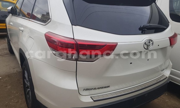 Buy Used Toyota Highlander White Car in Tema in Greater Accra Buy Used Toyota Highlander White Car in Tema in Greater Accra