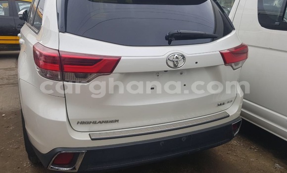 Buy Used Toyota Highlander White Car in Tema in Greater Accra Buy Used Toyota Highlander White Car in Tema in Greater Accra
