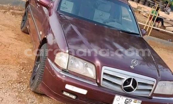 Sayi Na hannu Mercedes Viano Red Mota in Accra a Greater Accra Sayi Na hannu Mercedes Viano Red Mota in Accra a Greater Accra