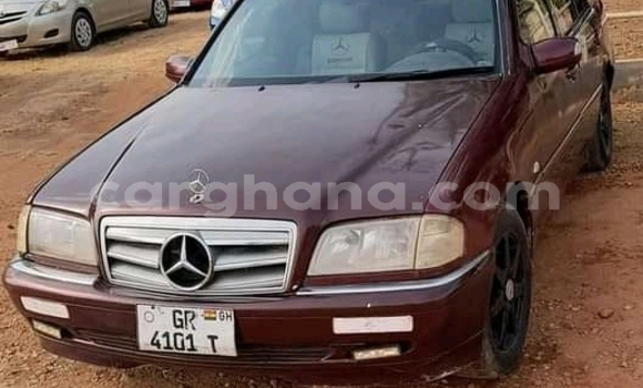 Sayi Na hannu Mercedes Viano Red Mota in Accra a Greater Accra Sayi Na hannu Mercedes Viano Red Mota in Accra a Greater Accra