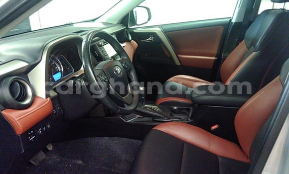 Sayi Na hannu Toyota RAV4 Azurfa Mota in Tema a Greater Accra Sayi Na hannu Toyota RAV4 Azurfa Mota in Tema a Greater Accra