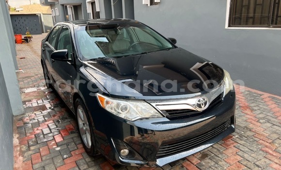 Ra Àlòkù Toyota Camry Black Ọkọ̀ in Tema ni Greater Accra