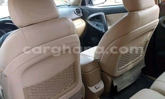Sayi Na hannu Toyota RAV4 White Mota in Accra a Greater Accra Sayi Na hannu Toyota RAV4 White Mota in Accra a Greater Accra
