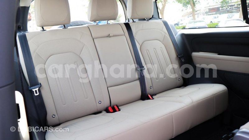 Big with watermark land rover defender ashanti import dubai 41511