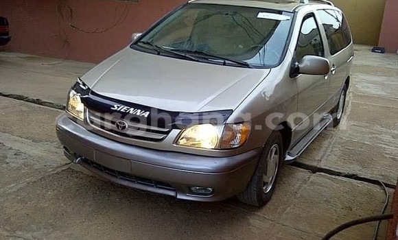 Ra Àlòkù Toyota Sienna Alagara Ọkọ̀ in Sekondi–Takoradi Metropolitan ni Oorun Ra Àlòkù Toyota Sienna Alagara Ọkọ̀ in Sekondi–Takoradi Metropolitan ni Oorun