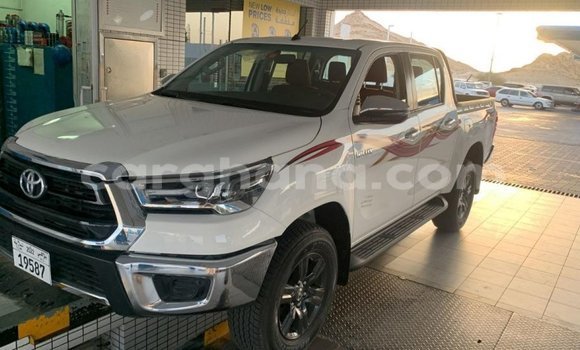Sayi Imported Toyota Hilux White Mota in Import - Dubai a Ashanti Sayi Imported Toyota Hilux White Mota in Import - Dubai a Ashanti