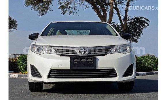 Ra Imported Toyota Camry funfun Ọkọ̀ in Import - Dubai ni Ashanti Ra Imported Toyota Camry funfun Ọkọ̀ in Import - Dubai ni Ashanti