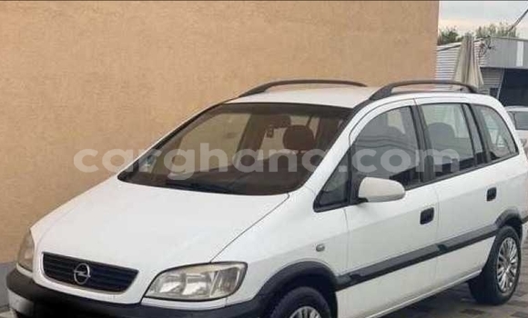 Ra Àlòkù Opel Zafira funfun Ọkọ̀ in Accra ni Greater Accra