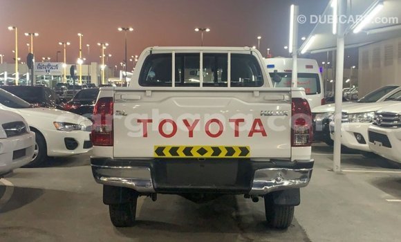 Sayi Imported Toyota Hilux White Mota in Import - Dubai a Ashanti Sayi Imported Toyota Hilux White Mota in Import - Dubai a Ashanti