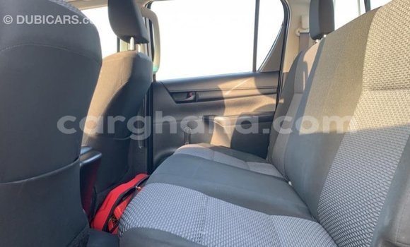 Sayi Imported Toyota Hilux White Mota in Import - Dubai a Ashanti Sayi Imported Toyota Hilux White Mota in Import - Dubai a Ashanti