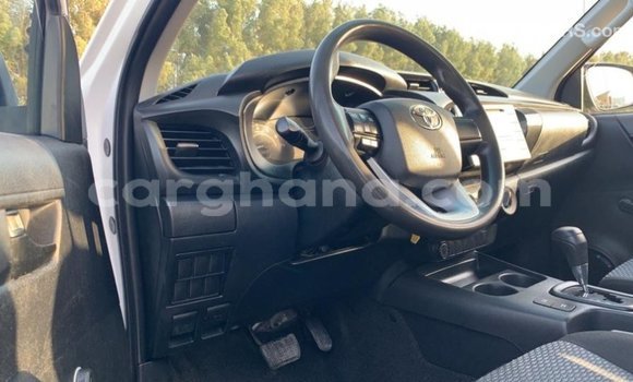 Sayi Imported Toyota Hilux White Mota in Import - Dubai a Ashanti Sayi Imported Toyota Hilux White Mota in Import - Dubai a Ashanti