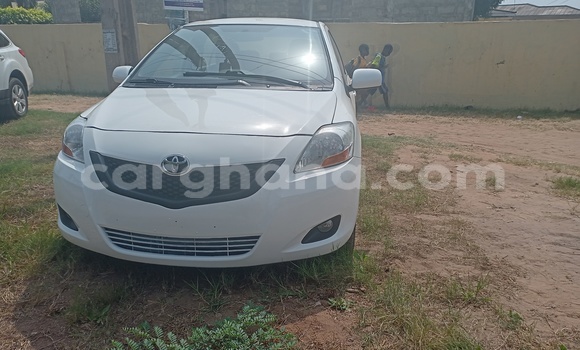Sayi Na hannu Toyota Yaris White Mota in Accra a Greater Accra Sayi Na hannu Toyota Yaris White Mota in Accra a Greater Accra