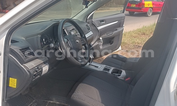 Sayi Na hannu Toyota Yaris White Mota in Accra a Greater Accra Sayi Na hannu Toyota Yaris White Mota in Accra a Greater Accra