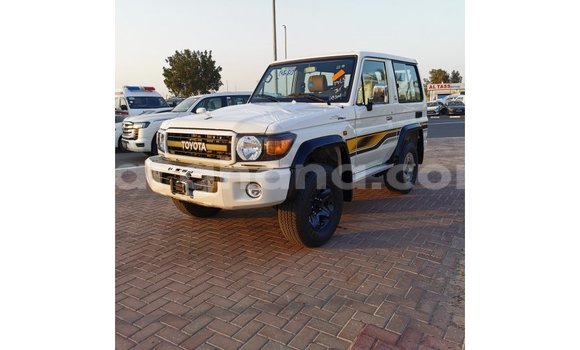 Buy Import Toyota Land Cruiser White Car in Import - Dubai in Ashanti Buy Import Toyota Land Cruiser White Car in Import - Dubai in Ashanti