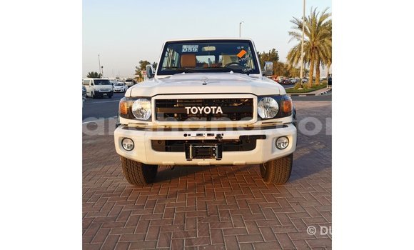 Buy Import Toyota Land Cruiser White Car in Import - Dubai in Ashanti Buy Import Toyota Land Cruiser White Car in Import - Dubai in Ashanti
