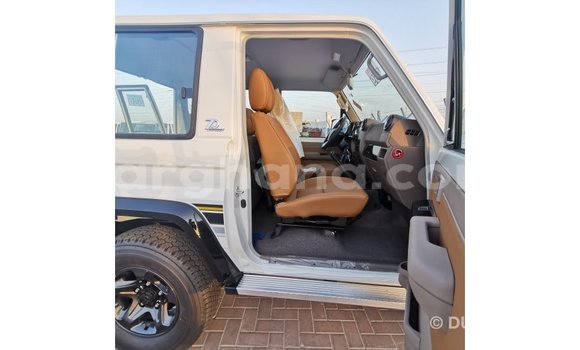 Buy Import Toyota Land Cruiser White Car in Import - Dubai in Ashanti Buy Import Toyota Land Cruiser White Car in Import - Dubai in Ashanti