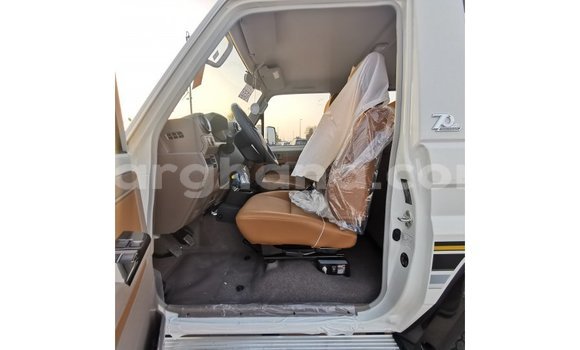 Buy Import Toyota Land Cruiser White Car in Import - Dubai in Ashanti Buy Import Toyota Land Cruiser White Car in Import - Dubai in Ashanti