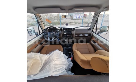 Buy Import Toyota Land Cruiser White Car in Import - Dubai in Ashanti Buy Import Toyota Land Cruiser White Car in Import - Dubai in Ashanti