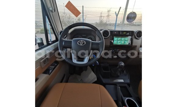 Buy Import Toyota Land Cruiser White Car in Import - Dubai in Ashanti Buy Import Toyota Land Cruiser White Car in Import - Dubai in Ashanti