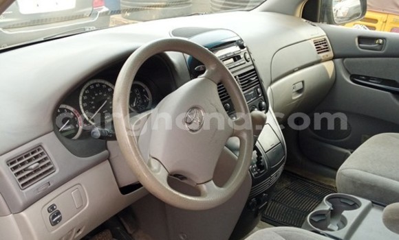 Buy Used Toyota Sienna Blue Car in Sekondi–Takoradi Metropolitan in Western Buy Used Toyota Sienna Blue Car in Sekondi–Takoradi Metropolitan in Western